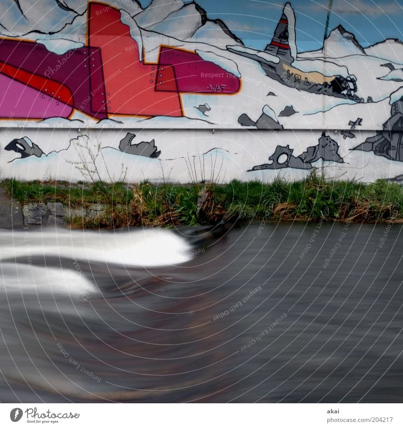 Freiburg - Impressionen von der Dreisam Wasser Bach Fluss blau grau rot Freiburg im Breisgau Außenaufnahme Tag Bewegungsunschärfe Graffiti Straßenkunst
