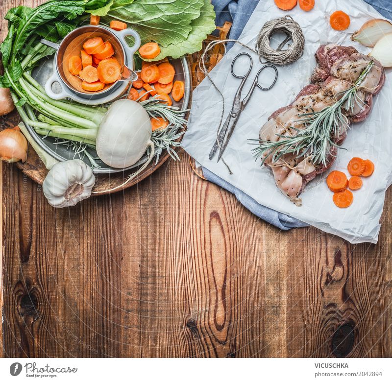Schweinebraten zubereiten Lebensmittel Fleisch Gemüse Kräuter & Gewürze Ernährung Mittagessen Festessen Bioprodukte Geschirr Stil Design Tisch Küche Restaurant