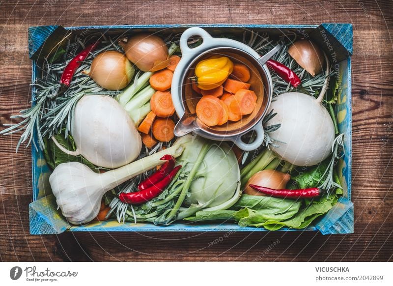 Biokiste mit Gemüse Lebensmittel Ernährung Bioprodukte Vegetarische Ernährung Diät kaufen Stil Design Gesundheit Gesunde Ernährung Sommer Tisch Küche
