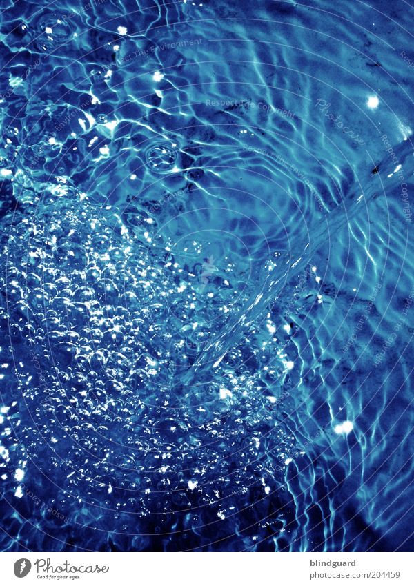 Rime of the Ancient Mariner Trinkwasser Wasser Flüssigkeit nass natürlich blau weiß Luftblase Wellen Farbfoto Menschenleer Tag Reflexion & Spiegelung