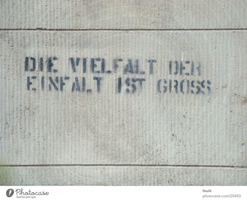 Einfalt Vielfältig Schablone Redewendung Meinung Graffiti Slogan