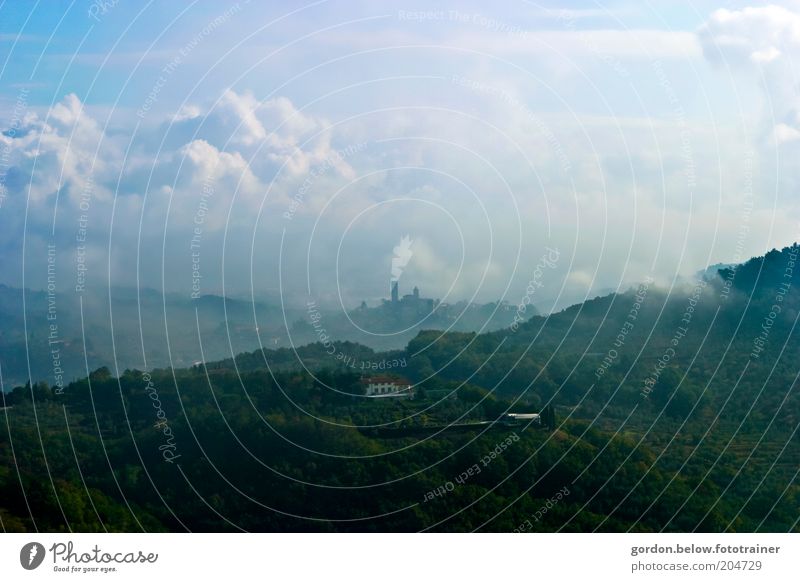Toscana blue Landschaft Himmel Wolken Sommer Wetter Nebel Hügel Toskana Italien Dorf Sehenswürdigkeit blau grün Romantik Farbfoto Außenaufnahme Menschenleer