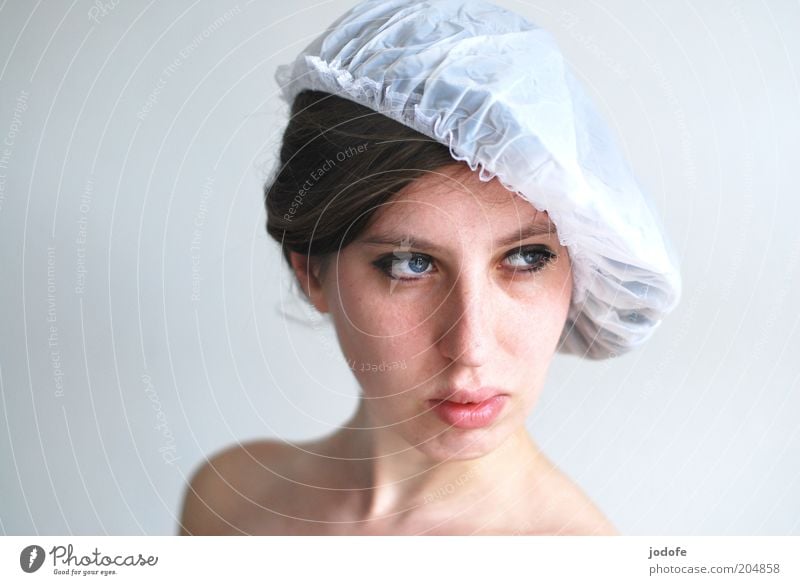 Hutmode Mensch feminin Junge Frau Jugendliche Erwachsene Gesicht 1 18-30 Jahre Mode Kopfbedeckung Kunststoff verführerisch Farbfoto Gedeckte Farben