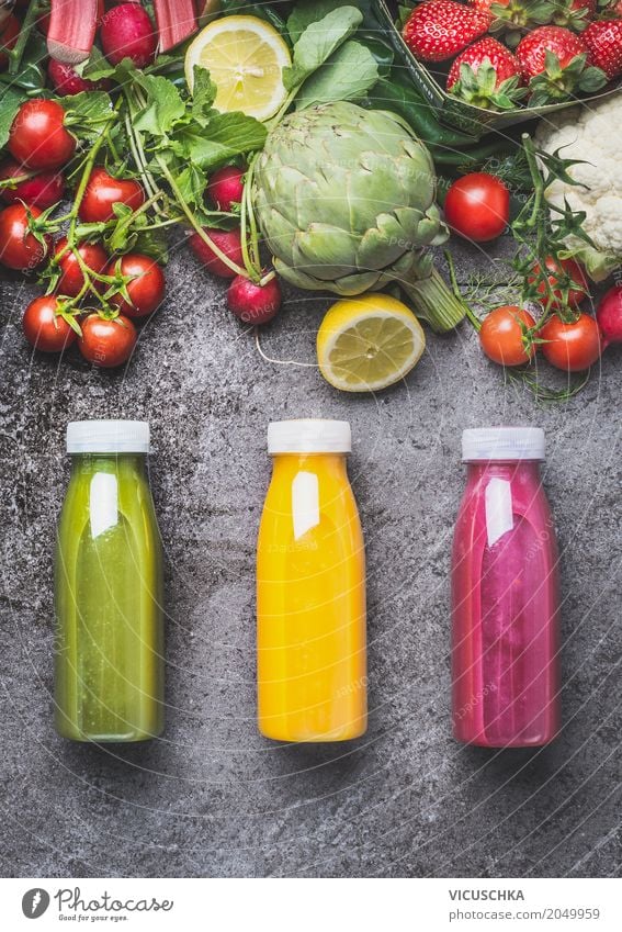 Obst- und Gemüsesäfte in Flaschen Lebensmittel Frucht Bioprodukte Vegetarische Ernährung Diät Getränk Erfrischungsgetränk Saft Stil Design Gesundheit