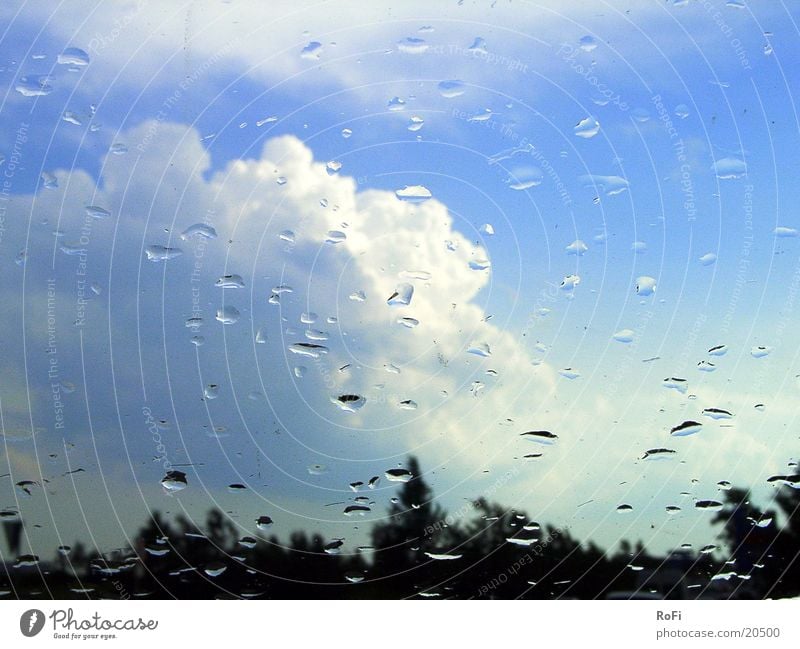 bei Regen durch die Windschutzscheibe Wolken Verkehr Fensterscheibe Himmel Wetter
