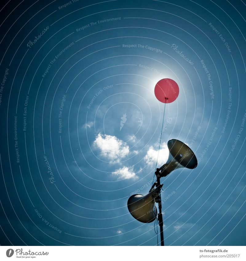 Aufgemotzte Vuvuzela Entertainment Technik & Technologie Lautsprecher Megaphon Schall Lautstärke laut Himmel Wolken Wetter Schönes Wetter Luftballon blau rosa