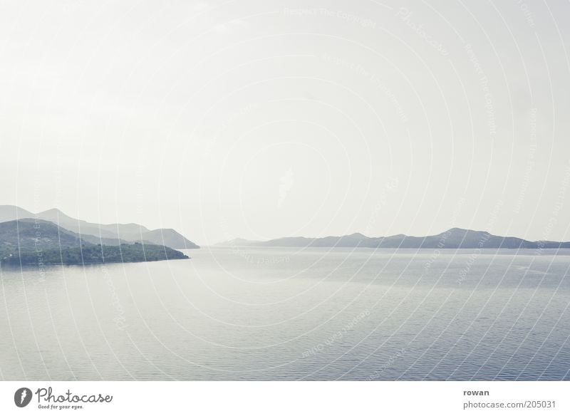blau Umwelt Natur Landschaft Wasser Küste Bucht Meer Insel Ferne Ferien & Urlaub & Reisen flach Hintergrundbild Berge u. Gebirge Nebel Kroatien ruhig Erholung