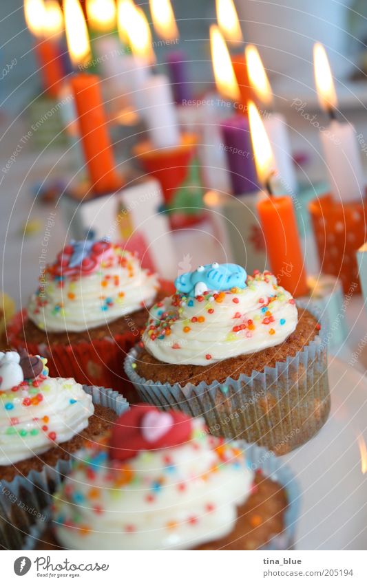 Kindergeburtstag1 Lebensmittel Kuchen Süßwaren Zuckerguß Dekoration & Verzierung Muffin Ernährung Kaffeetrinken Teller Freude Glück Geburtstag Feste & Feiern