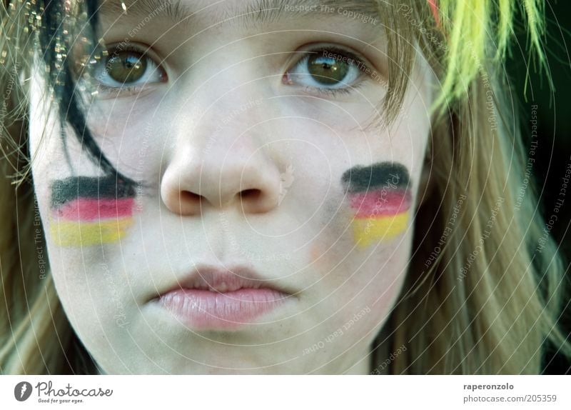 oooh schland ... Gesicht Publikum Fan Verlierer Kindheit Auge Nase 1 Mensch Traurigkeit Hoffnung Deutsche Flagge verlieren Niederlage geschminkt patriot