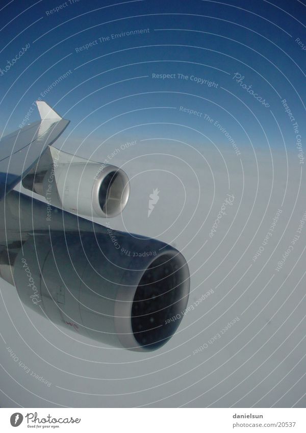 Über den Wolken Flugzeug über den Wolken Luftverkehr Lufthansa Flügel