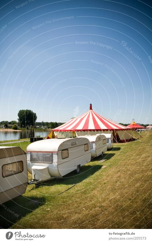 Wanderzirkus-Stau Entertainment Veranstaltung Musikfestival Feste & Feiern Jahrmarkt Himmel Sommer Schönes Wetter Gras Küste Flussufer Bremen Zelt Zirkus