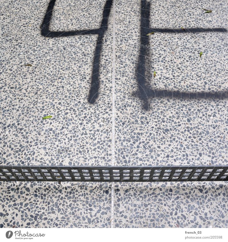 Tischtennisplattenmalerei Freizeit & Hobby Stein Beton Metall Zeichen Schriftzeichen Graffiti einfach grau Gitternetz Mittellinie dreckig Gedeckte Farben