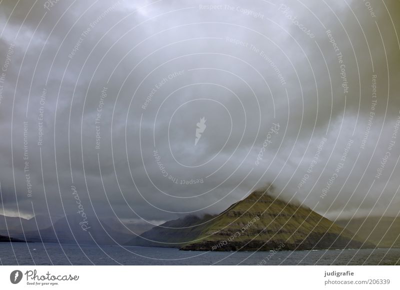 Färöer Umwelt Natur Landschaft Urelemente Wasser Himmel Wolken Klima Sturm Meer Atlantik Insel Føroyar außergewöhnlich bedrohlich dunkel fantastisch kalt