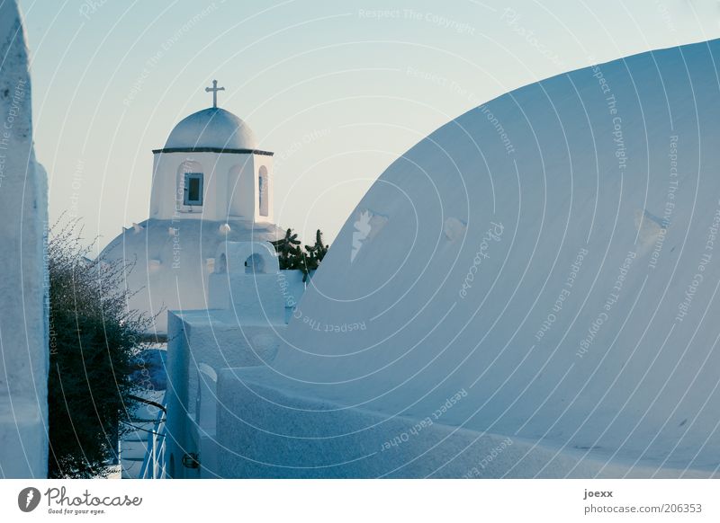 Glaube und Hoffnung Menschenleer Haus Kirche Gebäude Mauer Wand Dach alt blau Romantik ruhig ästhetisch Kuppeldach Santorin Griechenland Orthodoxie Farbfoto