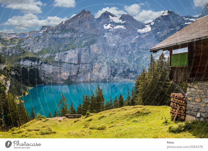 Hüte vor dem Oeschinensee in der Schweiz See Berge u. Gebirge Landschaft Natur kandersteg blau Alpen Himmel Abenddämmerung wallpaper Blauer Himmel