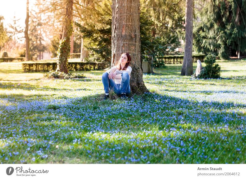 Porträt auf Frühlingswiese Lifestyle Stil Freude Glück Gesundheit Leben harmonisch Wohlgefühl Zufriedenheit Sinnesorgane Erholung ruhig Meditation Duft Mensch
