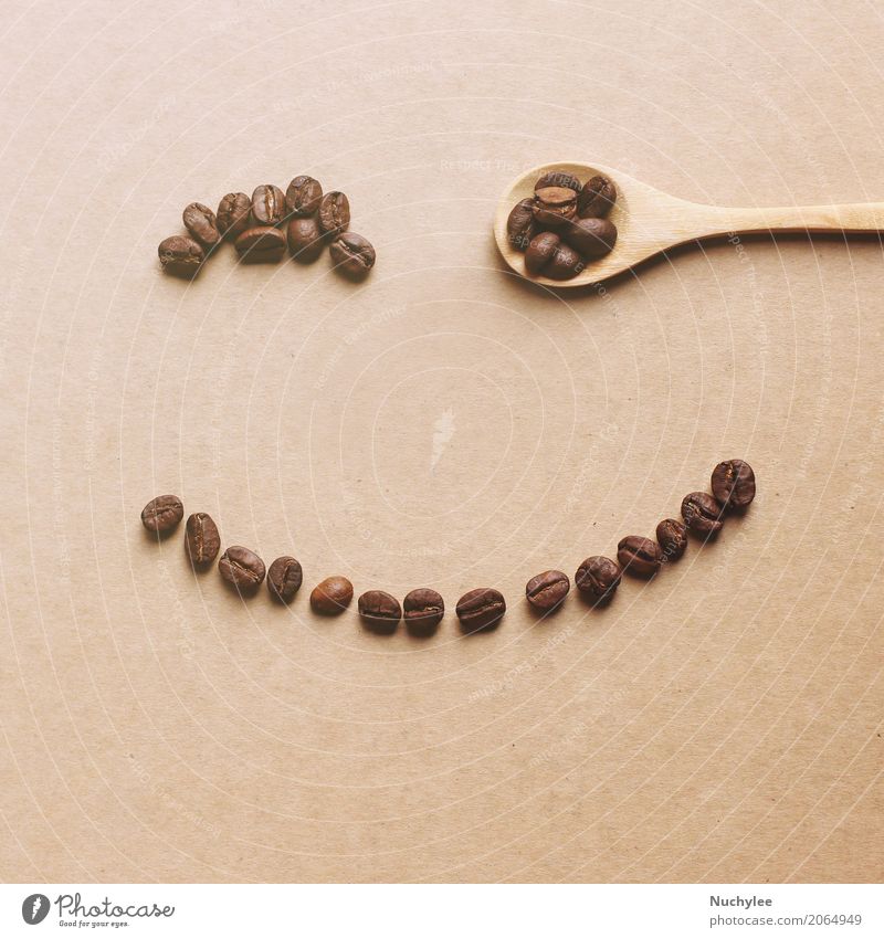 Glückliches Gesicht geformt von den Kaffeebohnen mit hölzernem Löffel Kaffeetrinken Getränk Design schön Dekoration & Verzierung Tapete Kunst Holz Lächeln