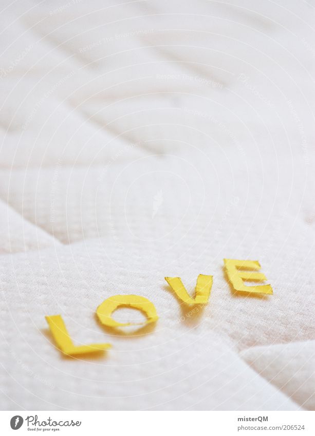 Love. Liebe Liebeserklärung Liebesleben Liebesbekundung Liebesgruß Liebesbeziehung Bett Gefühle Verliebtheit Schlafmatratze weiß Frühlingsgefühle Buchstaben