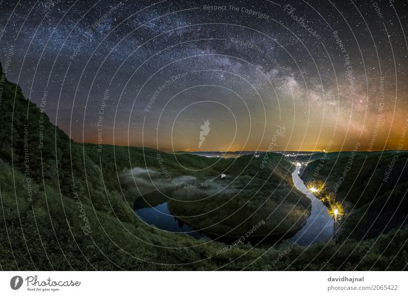 Milchstraße über Saarschleife Tourismus Ausflug Abenteuer Sightseeing wandern Wissenschaften Astronomie Umwelt Natur Landschaft Nachthimmel Stern Horizont Nebel