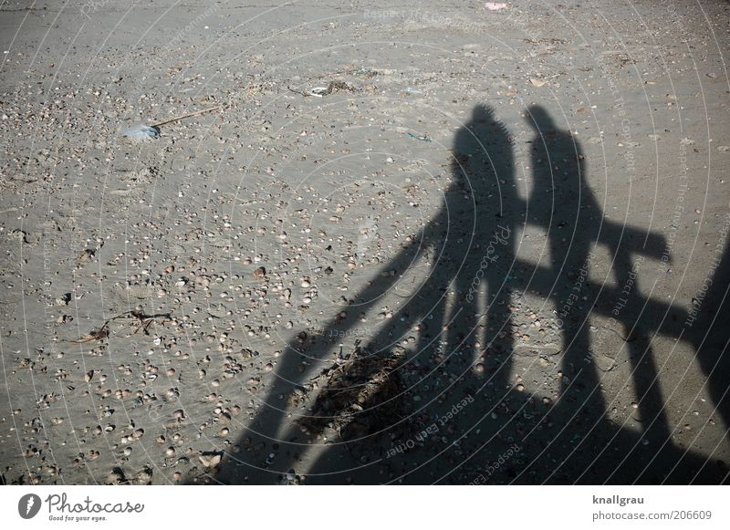 Schattenmenschen #1 Sommer Strand Meer Mensch 2 Natur Landschaft Sand Gesprächspartner sprechen Muschel Annäherung Besprechung Vertrauen anvertrauen Strandgut