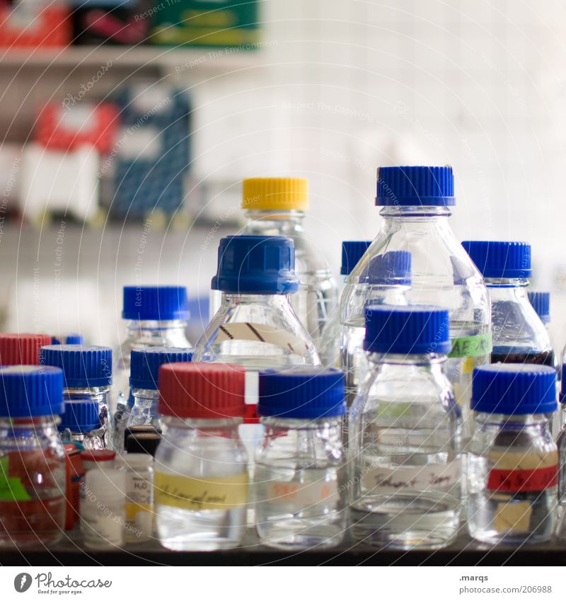Lab Wissenschaften Studium Beruf Arbeitsplatz Labor Laborgeräte Wirtschaft Reagenzglas Glas Fortschritt Idee innovativ Zukunft Chemie Chemikalienflasche