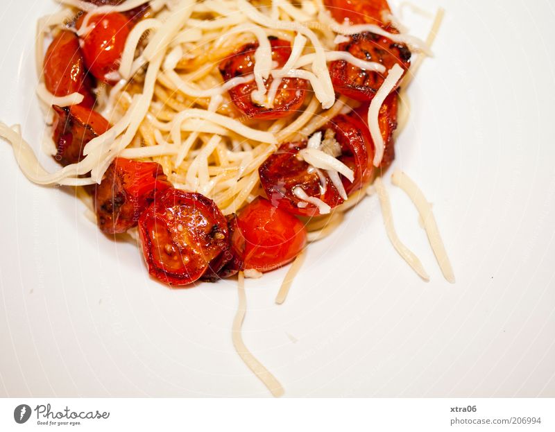 nachschlag Lebensmittel Ernährung lecker Tomate Nudeln Spaghetti Käse Appetit & Hunger Farbfoto Innenaufnahme Textfreiraum unten Mahlzeit Nudelgerichte