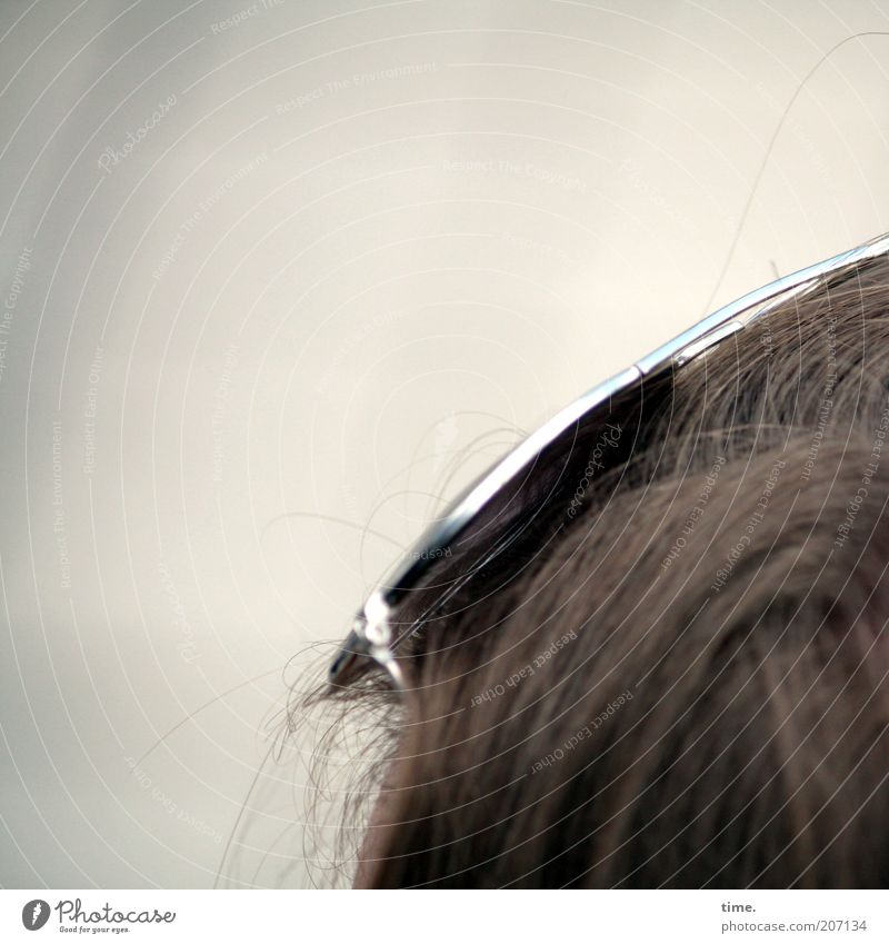 [H10.1] - Zwischenlager Haare & Frisuren Außenaufnahme Detailaufnahme Brille Sonnenbrille Haarsträhne Schutz Sommer Brillengestell hochgeschoben Metall