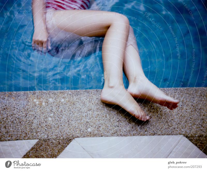 nasse Beine Mensch Junge Frau Jugendliche 1 18-30 Jahre Erwachsene Wasser Sommer Freude live Propack Thai Farbfoto Unterwasseraufnahme Polaroid