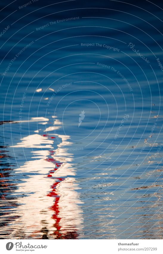 Sommer Meer Wellen Wasser Schönes Wetter Ostsee fantastisch Flüssigkeit blau rot weiß ästhetisch Bewegung Farbe geheimnisvoll Gelassenheit Idylle Inspiration