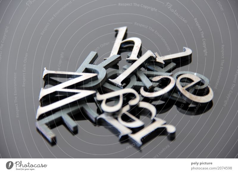 Buchstabensalat Bildung Metall Stahl Zeichen Schriftzeichen wählen bauen gebrauchen berühren Bewegung Denken entdecken fallen lesen liegen schreiben alt dreckig