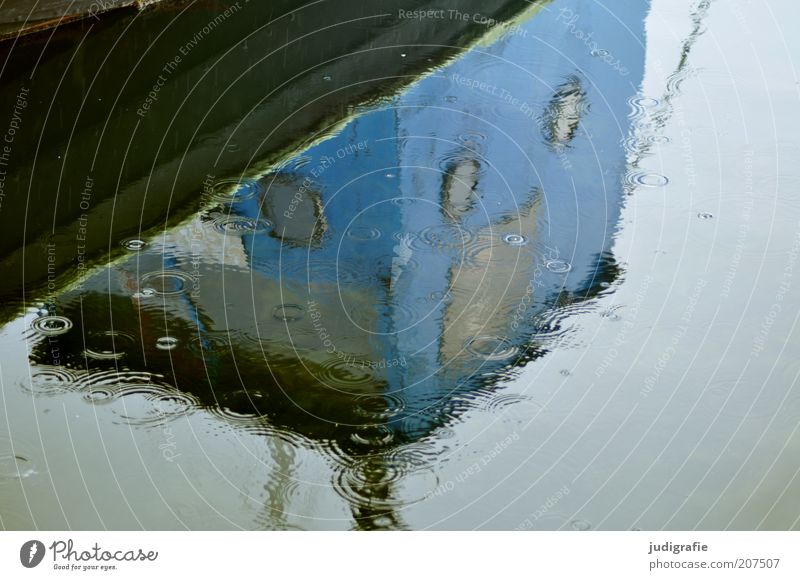 Färöer Wasser Wassertropfen Himmel Klima schlechtes Wetter Regen Tórshavn Føroyar Hafen Schifffahrt Fischerboot Segelboot kalt nass Traurigkeit Bullauge
