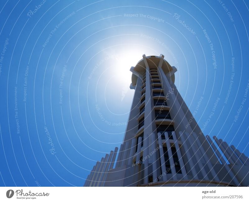 Leucht-Turm High-Tech Leuchtturm Stein Glas Stahl Bewegung drehen glänzend eckig fest hell schön weiß Kraft Sicherheit Schutz Verlässlichkeit Ordnung