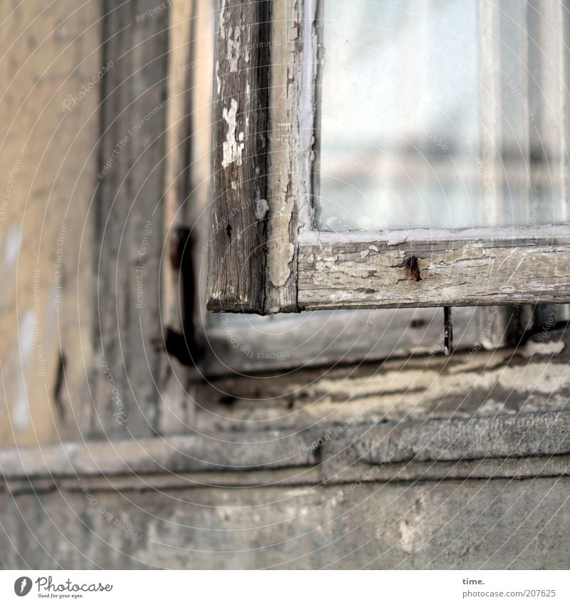 Lebenslinien #14 Haus Mauer Wand Fenster Lack Holz Glas alt kaputt Altbau offen Fenstersims verfallen verwittert Fensterrahmen abblättern Verfall Zahn der Zeit