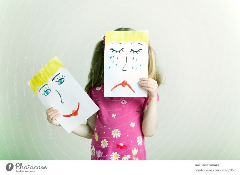 Wechselnde Gefühle Mensch feminin Mädchen Kopf Gesicht 1 3-8 Jahre Kind Kindheit Haare & Frisuren blond Zeichen Lächeln lachen weinen Fröhlichkeit mehrfarbig