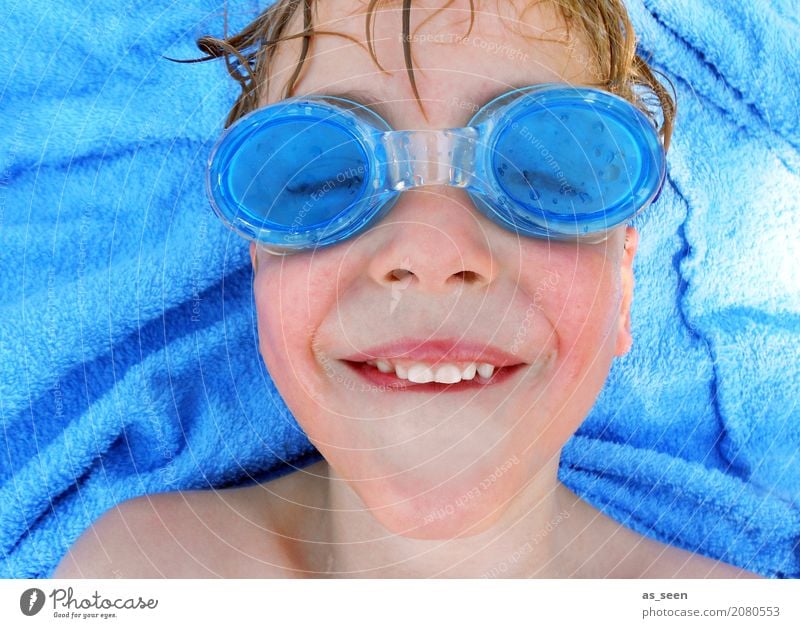 Hauptsache Durchblick Schwimmbad Schwimmen & Baden Sommer Sommerurlaub Junge Gesicht 1 Mensch 3-8 Jahre Kind Kindheit 8-13 Jahre Wasser Wassertropfen