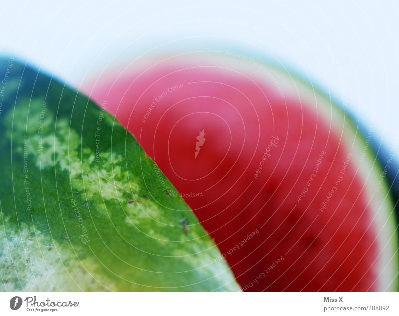 Scharfkantig Lebensmittel Frucht Ernährung Bioprodukte Vegetarische Ernährung Diät lecker rund saftig Melonen Wassermelone geschnitten aufgeschnitten Farbfoto