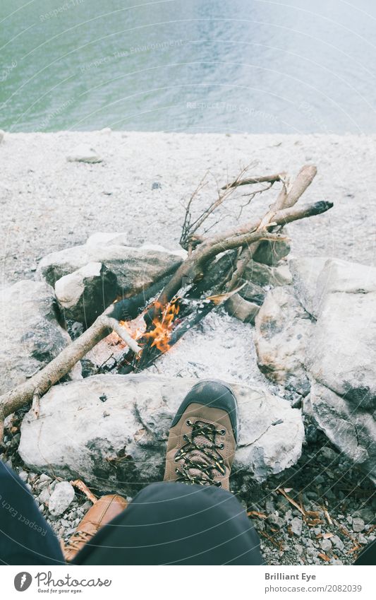 Wandern und grillen Lifestyle Erholung Ferien & Urlaub & Reisen Camping Sommer wandern Mensch maskulin Mann Erwachsene Beine Fuß 1 18-30 Jahre Jugendliche Natur
