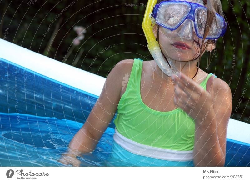 aufgetaucht Freizeit & Hobby Ferien & Urlaub & Reisen Sommer Sommerurlaub Wassersport tauchen Schwimmbad feminin Mädchen Haut Mund Brust Arme blau grün Kindheit
