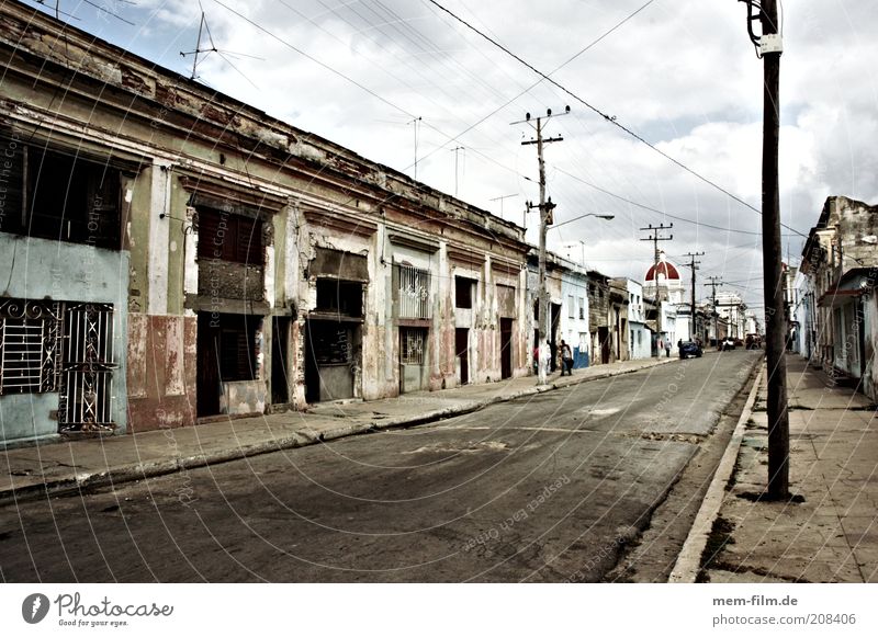 trinidad street Kuba Havanna Trinidad leer ausdruckslos Menschenleer Einsamkeit trist mehrfarbig ausgestorben Straße El Malecón Karibisches Meer Kommunismus
