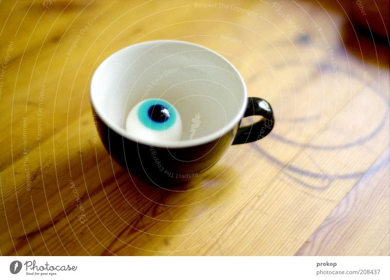 Diät Blick einfach Ekel verrückt Überraschung Tisch Tasse Auge hässlich Farbfoto Innenaufnahme Nahaufnahme Menschenleer Tag Zentralperspektive plasteauge 1