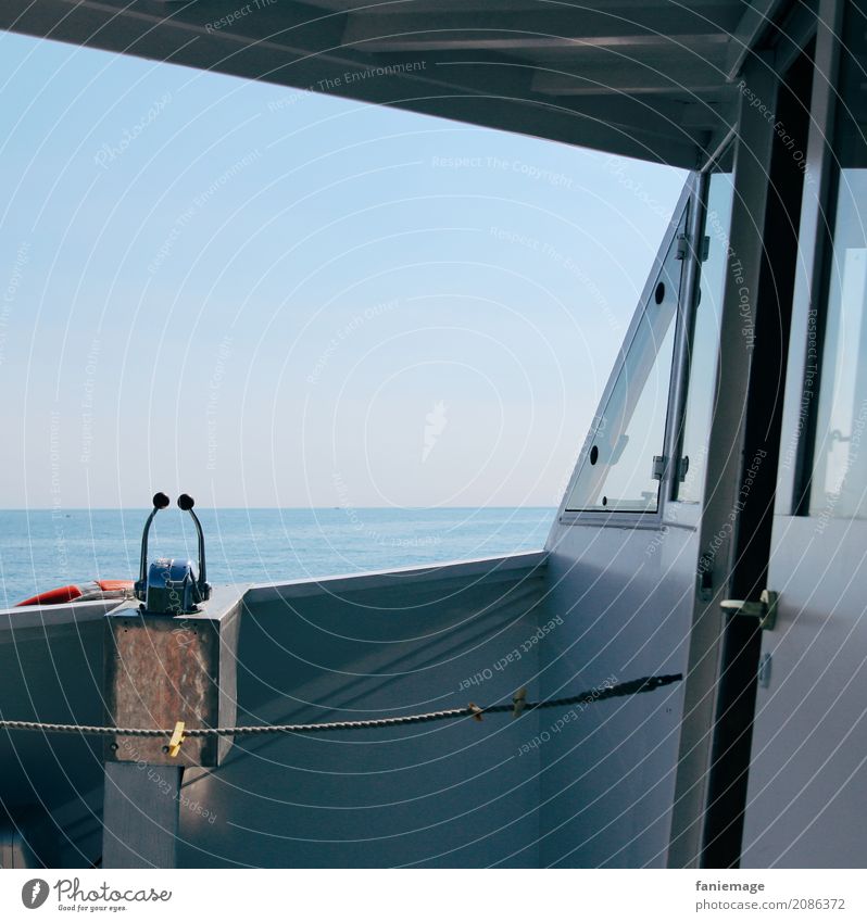 Cinque Terre V Lifestyle genießen Bootsfahrt Wasserfahrzeug Lenkrad Seil Meer Italien Mittelmeer mediterran schaukeln blau Schatten Pause fahren Gas Tourismus