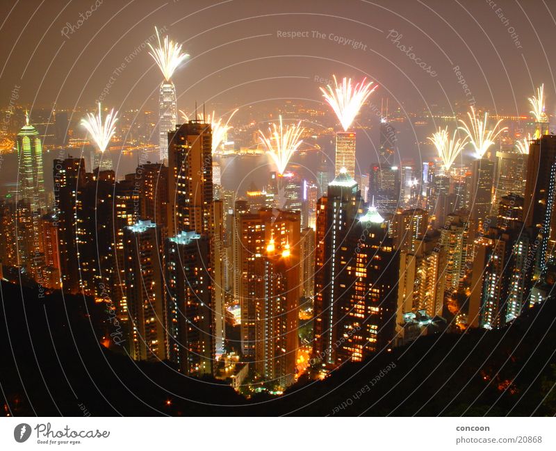 Hong Kong Fireworks Nacht Laser Hochhaus Macht mehrfarbig Hongkong China Erfolg Victoria Peak Aussicht Feuerwerk Skyline groß gigantisch Lampe