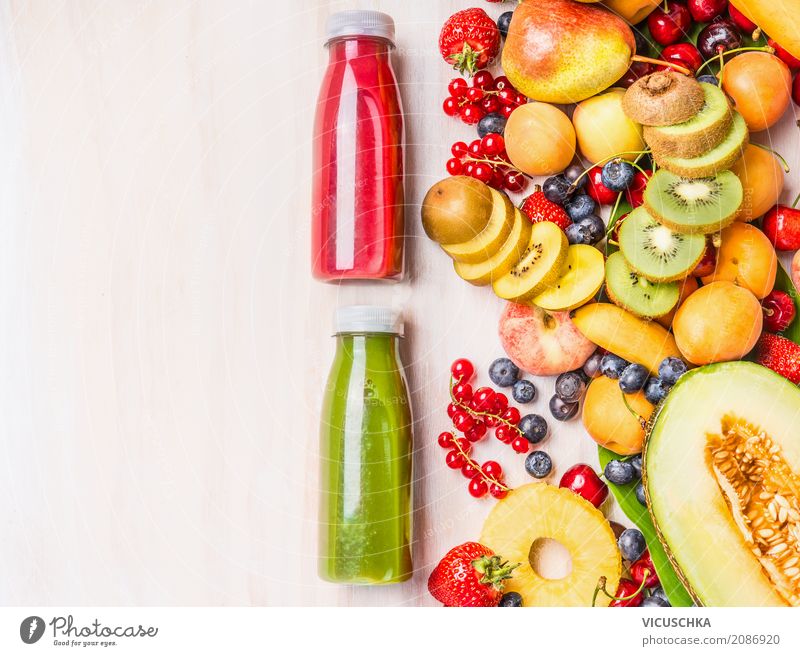 Smoothies Flaschen mit Sommer Früchten Lebensmittel Frucht Ernährung Bioprodukte Vegetarische Ernährung Diät Getränk Erfrischungsgetränk Limonade Saft kaufen