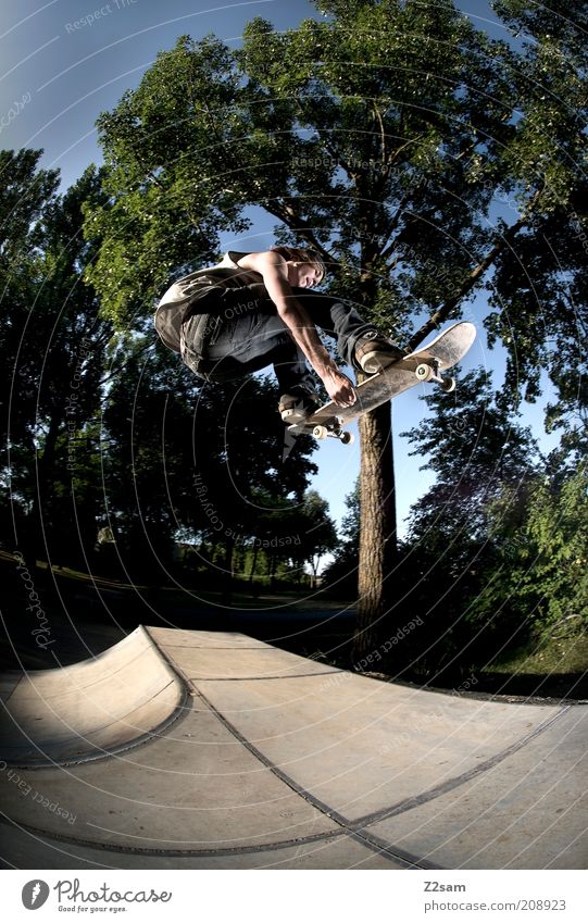 Backside-Air Lifestyle Stil Freizeit & Hobby Skateboarding maskulin Junger Mann Jugendliche Landschaft Himmel Sommer Baum Jeanshose Sport springen ästhetisch