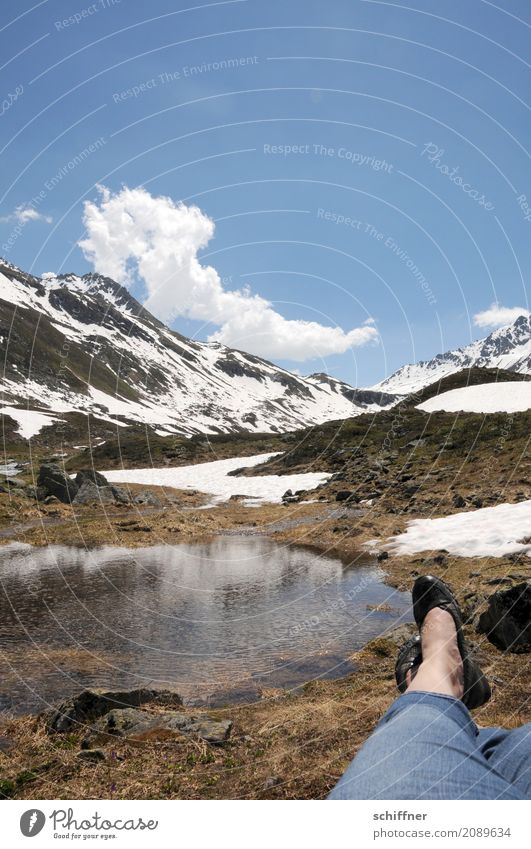 Die dem Wolkenwurm zuschaut Mensch Beine Fuß 1 Umwelt Natur Landschaft Himmel Schönes Wetter Schnee Felsen Alpen Berge u. Gebirge Gipfel Schneebedeckte Gipfel