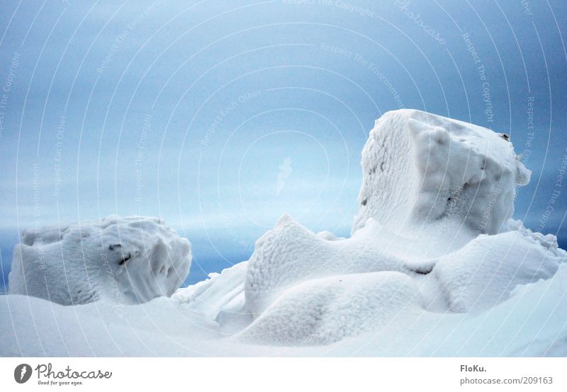 Im Land der Eiswürfel Umwelt Natur Landschaft Himmel Wolken Winter Klima Klimawandel Frost Schnee ästhetisch kalt blau weiß Arktis Antarktis Würfel gefroren