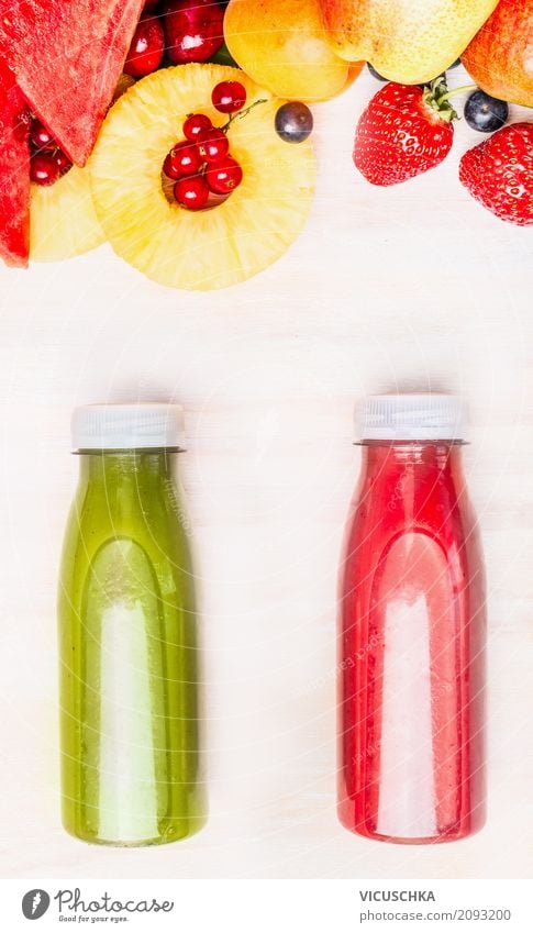 Grüne und rote Saft in Flashen Lebensmittel Frucht Apfel Ernährung Bioprodukte Vegetarische Ernährung Diät Getränk Flasche Stil Design Gesundheit