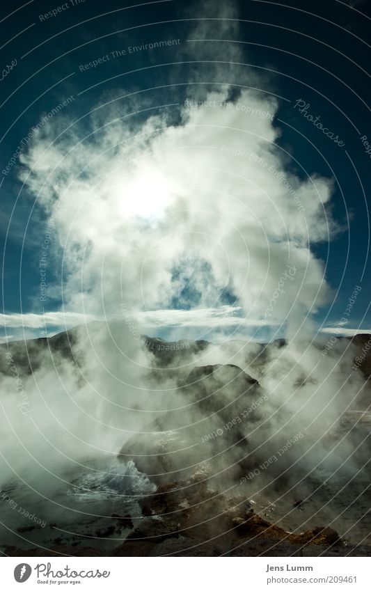The Arc Urelemente Luft Wasser Felsen Geysir blau grün weiß Farbfoto Außenaufnahme Menschenleer Textfreiraum oben Tag Sonnenlicht Gegenlicht Wasserdampf