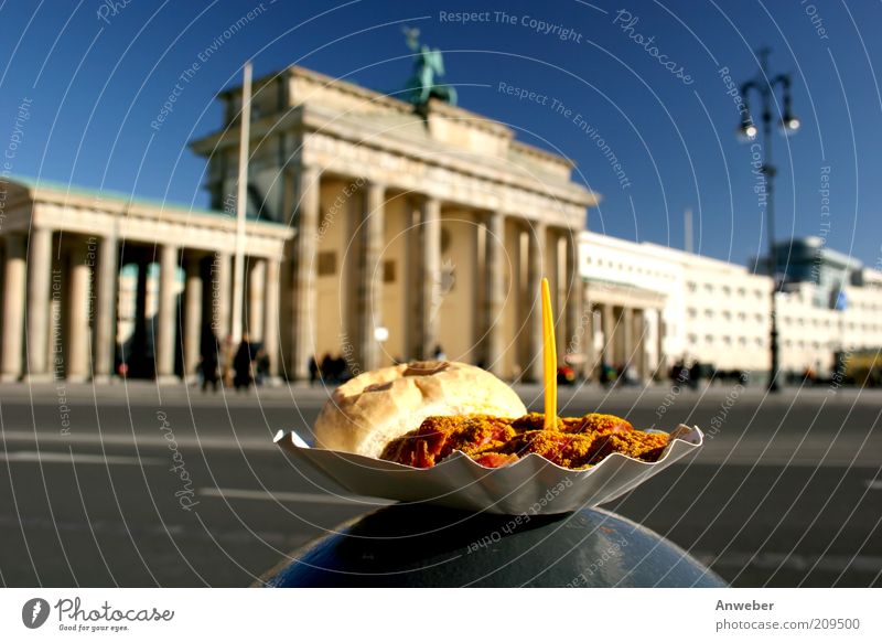 Einigkeit und Recht und Currywurst Lebensmittel Fleisch Wurstwaren Brötchen Bratwurst Ernährung Fastfood Schalen & Schüsseln Gabel Berlin Berlin-Mitte
