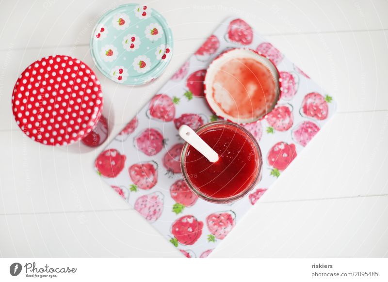 Erdbeermarmelade Lebensmittel Marmelade Erdbeeren Frühstück frisch Gesundheit lecker natürlich saftig süß rot weiß selbstgemacht fruchtig Farbfoto Innenaufnahme
